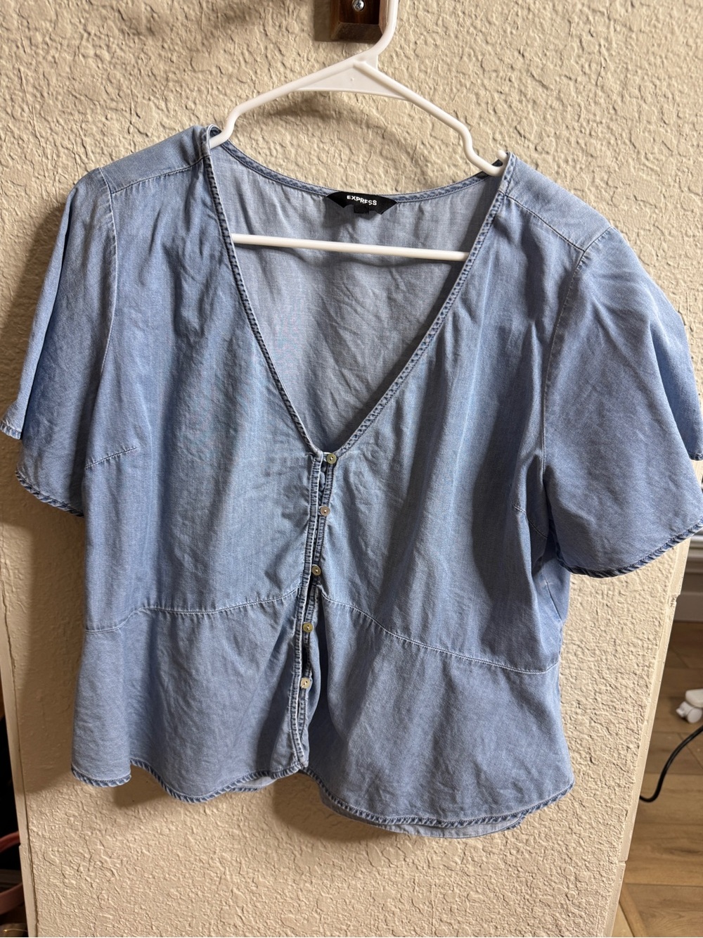 Express Pale Blue Button-Front V-Neck Blouse crop Large
